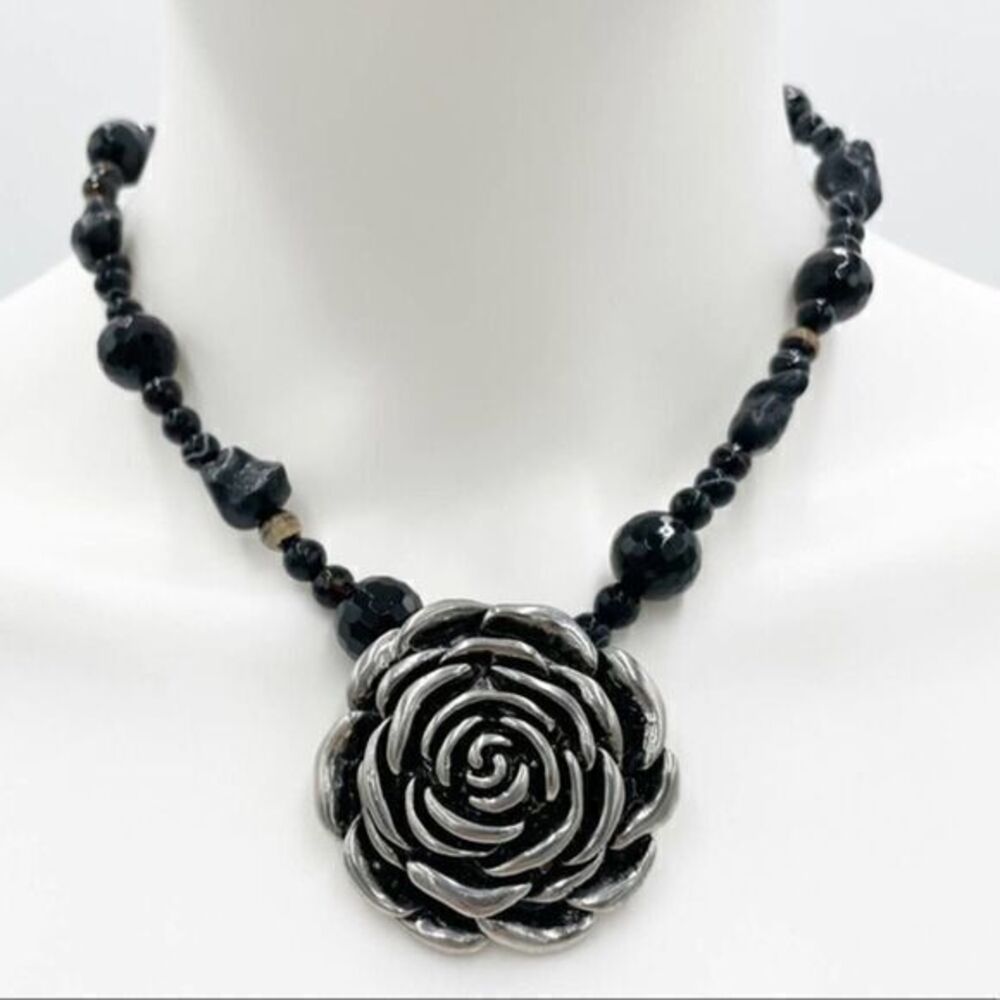 ONYX Rosette Pendant Natural Stone Necklace